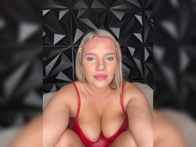 LYLAtop live cam on BongaCams