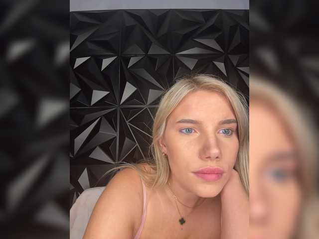LYLAtop live cam on BongaCams