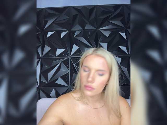 LYLAtop live cam on BongaCams