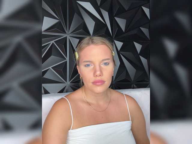 LYLAtop live cam on BongaCams