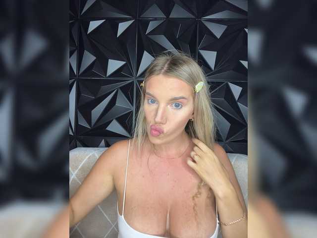 LYALYAtop live webcam show