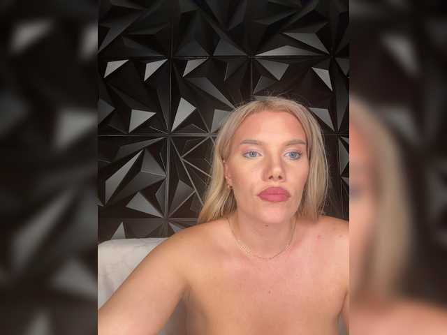 LYLAtop live cam on BongaCams
