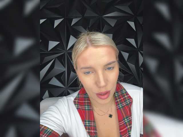 LYLAtop live cam on BongaCams