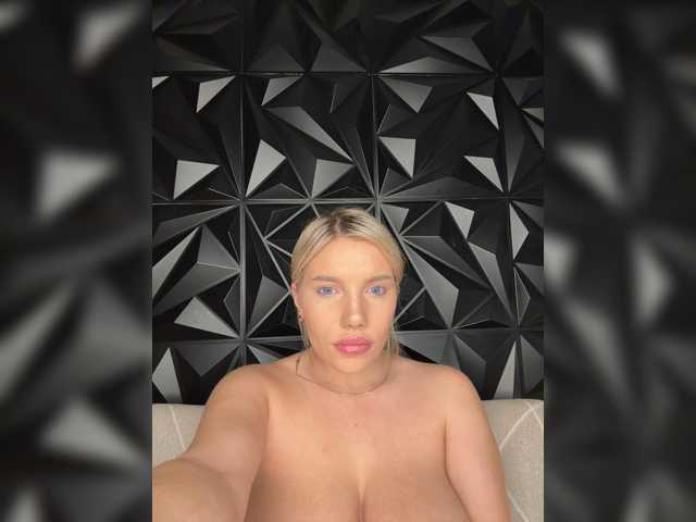 LYLAtop live cam on BongaCams
