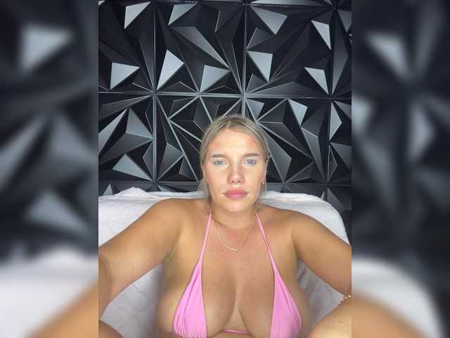 LYALYAtop live webcam show
