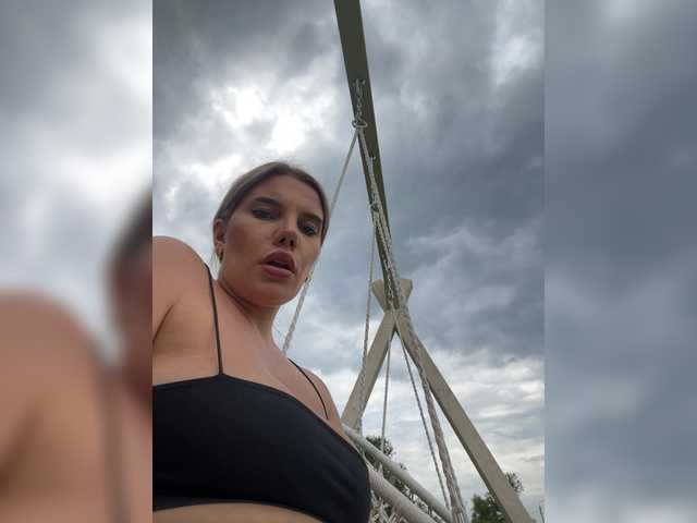 LYLAtop live cam on BongaCams