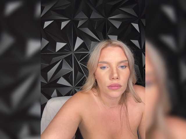 LYLAtop live cam on BongaCams