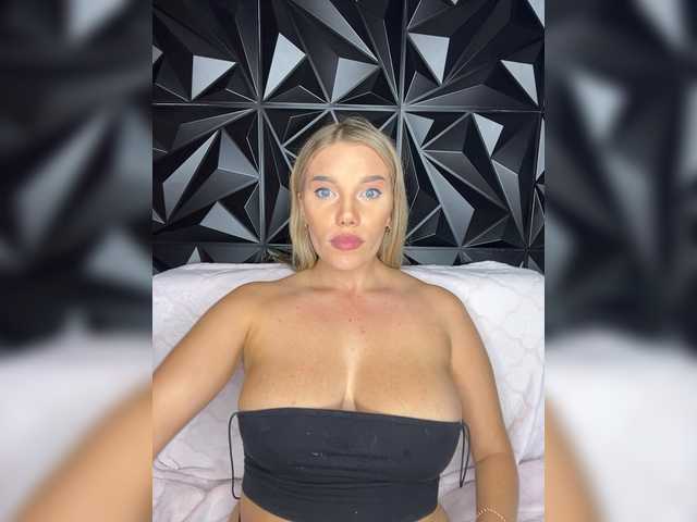 LYLAtop live cam on BongaCams
