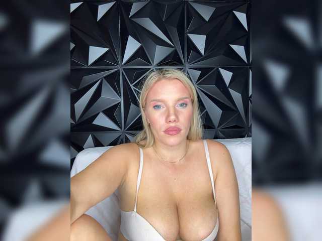 LYLAtop live cam on BongaCams