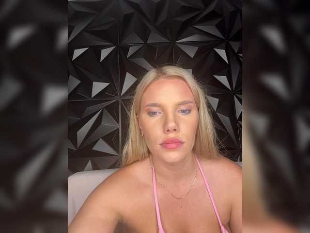 LYLAtop live cam on BongaCams