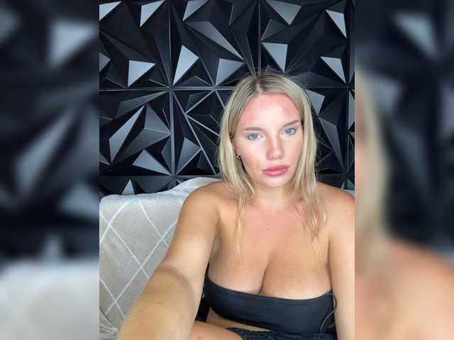 LYLAtop live cam on BongaCams