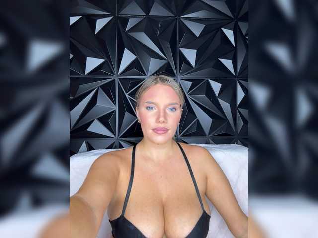 LYLAtop live cam on BongaCams