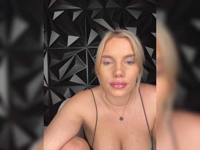 LYLAtop, en directo ahora en BongaCams