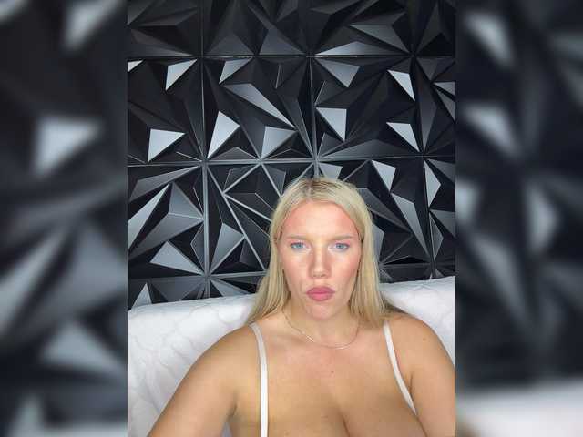 LYLAtop live cam on BongaCams