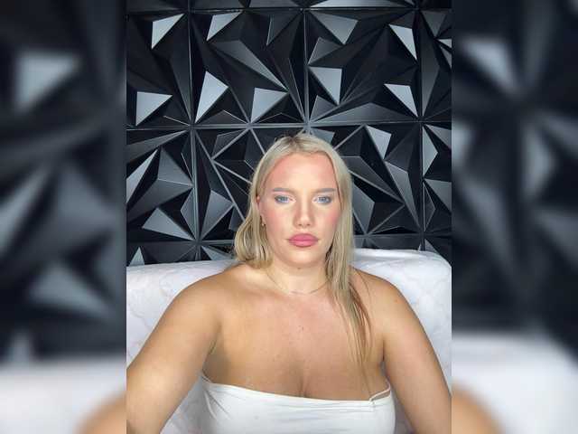 LYLAtop live cam on BongaCams