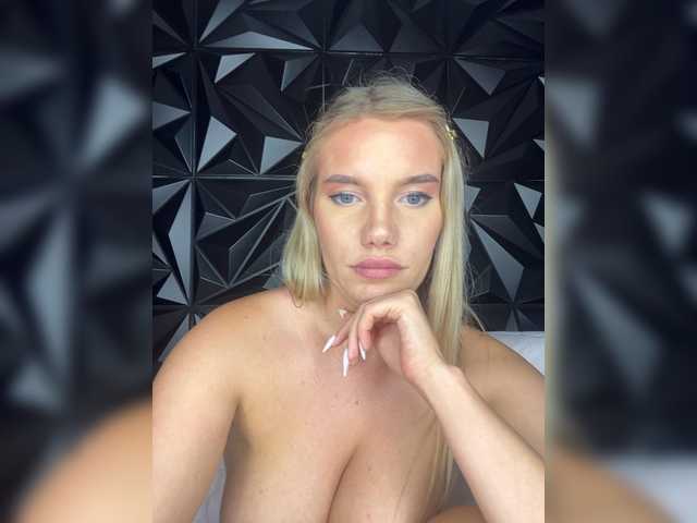 LYLAtop live cam on BongaCams