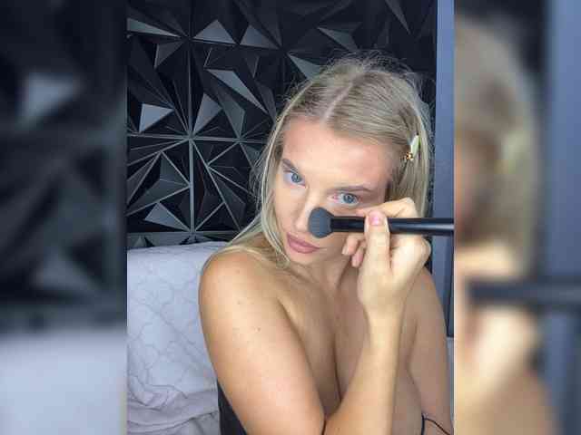 LYALYAtop webcam