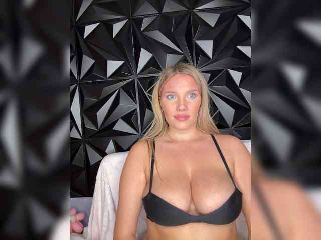 LYALYAtop webcam