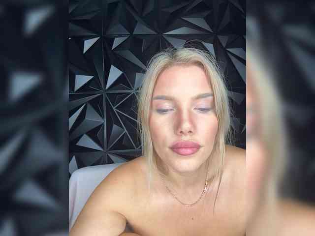 LYALYAtop webcam