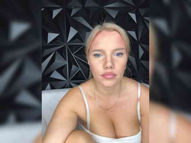 LYALYAtop webcam