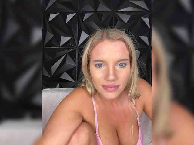 LYALYAtop webcam