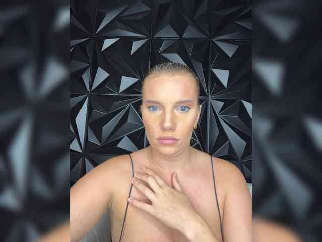 LYALYAtop webcam