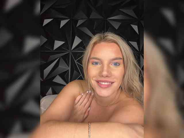 LYALYAtop webcam