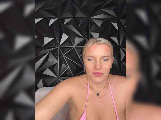 LYALYAtop webcam