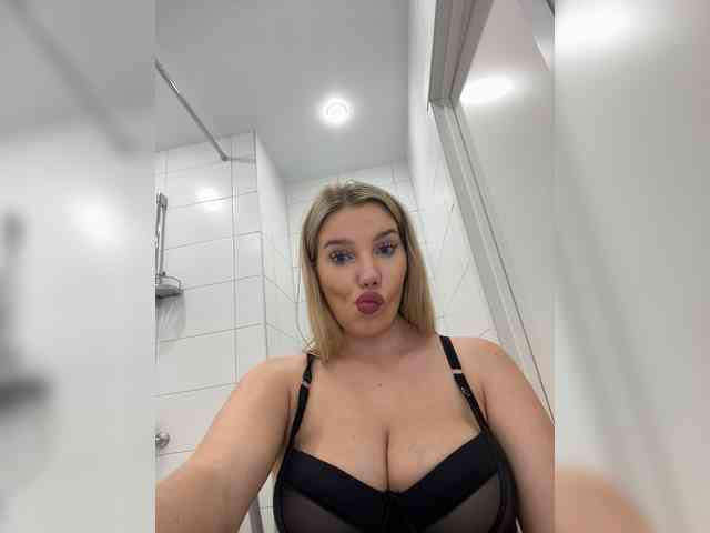 LYALYAtop webcam