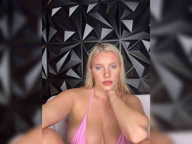 LYALYAtop webcam
