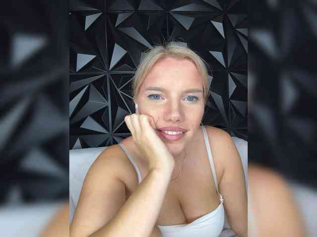 LYALYAtop webcam