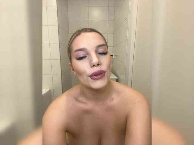 LYALYAtop webcam