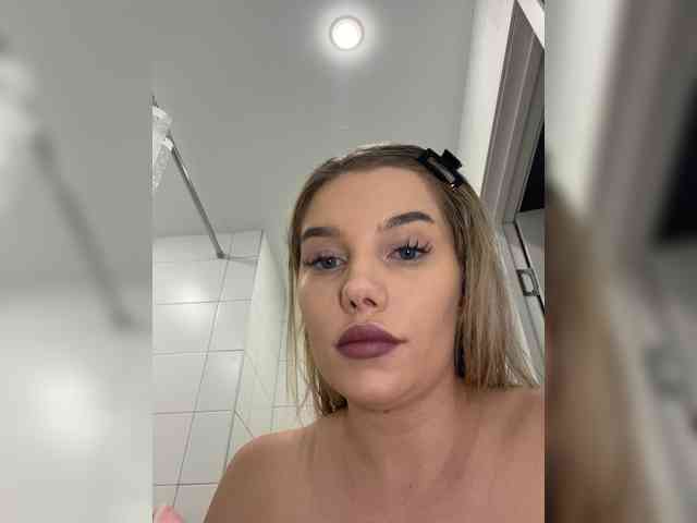 LYALYAtop webcam