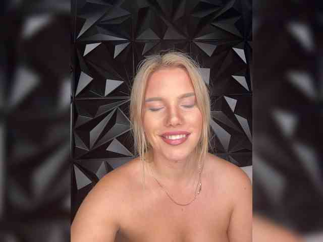 LYALYAtop