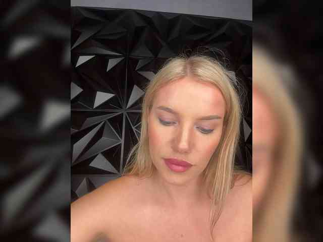 LYALYAtop webcam