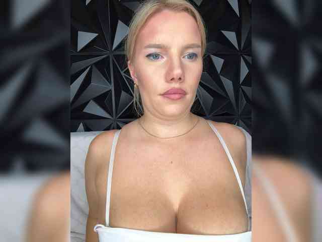 LYALYAtop webcam