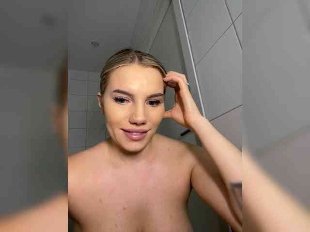 LYALYAtop webcam