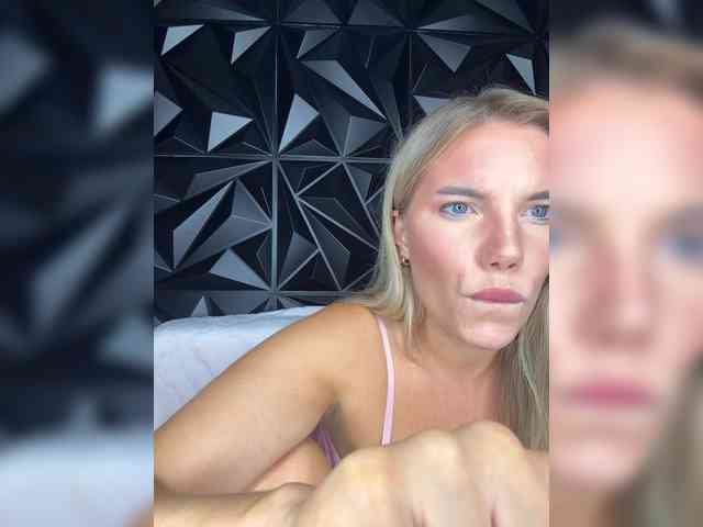 LYALYAtop webcam