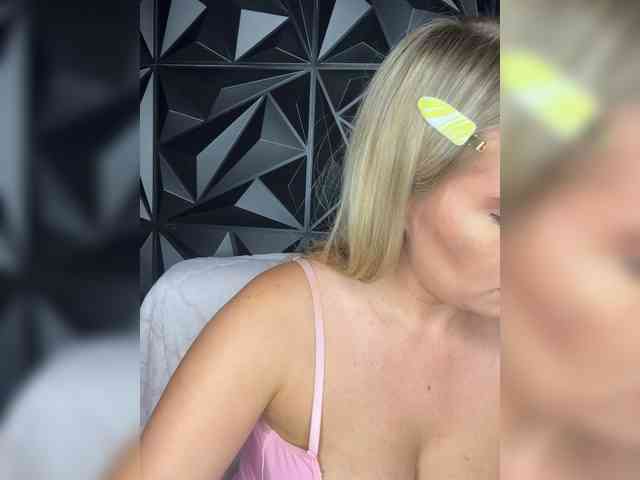 LYALYAtop webcam