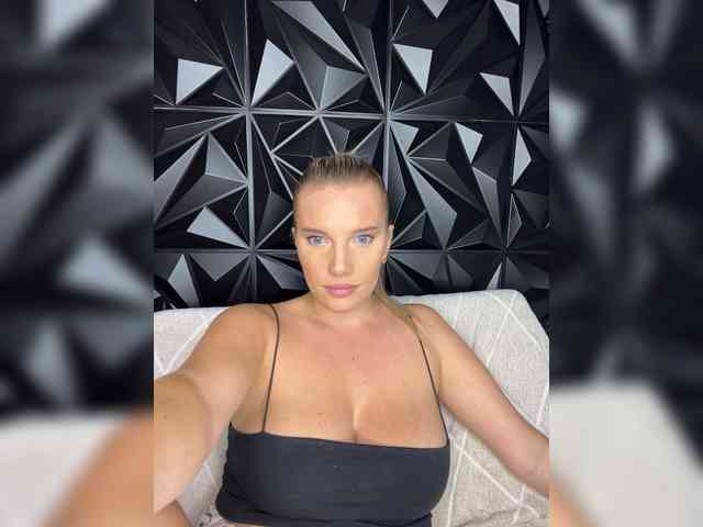 LYALYAtop webcam