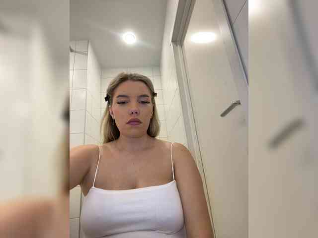 LYALYAtop webcam