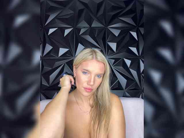 LYALYAtop webcam