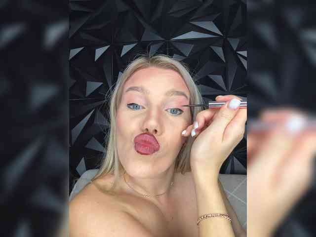 LYALYAtop webcam