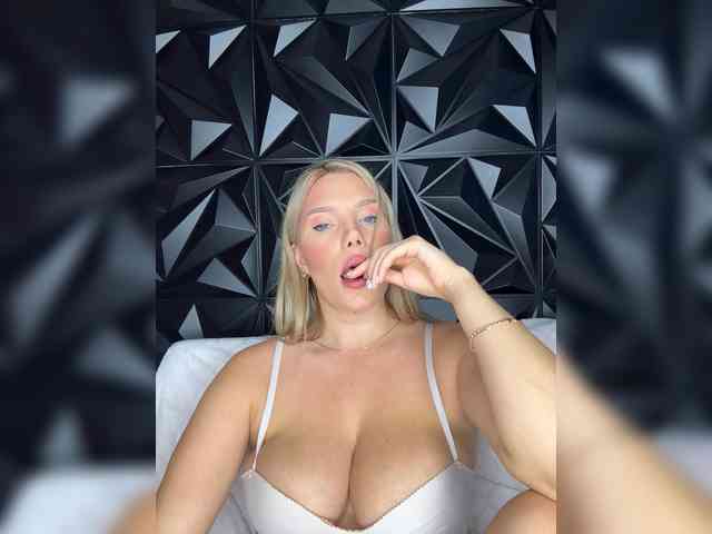 LYALYAtop webcam