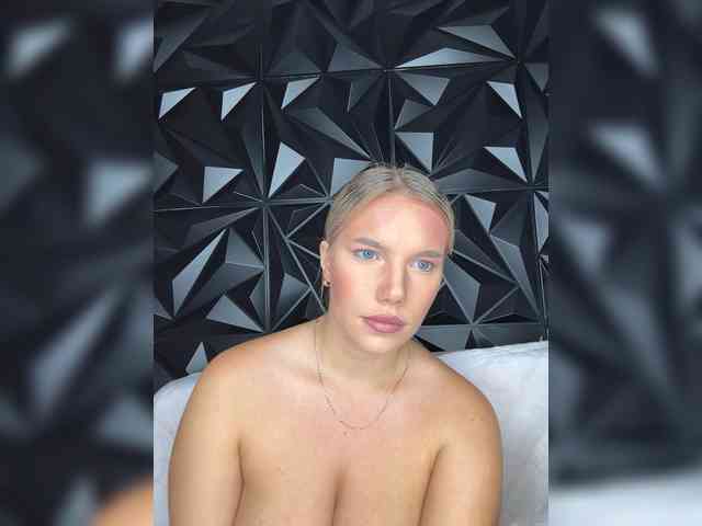 LYALYAtop webcam
