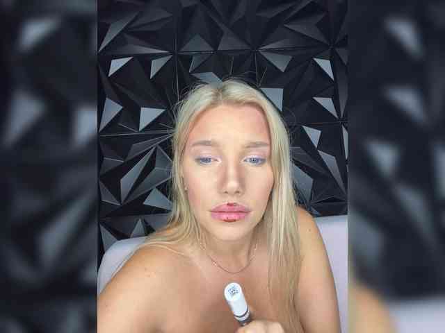 LYALYAtop webcam