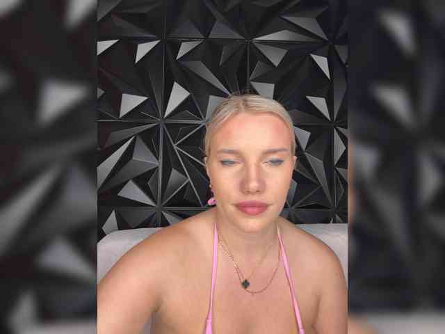 LYALYAtop webcam
