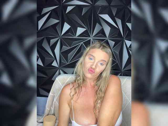LYALYAtop webcam