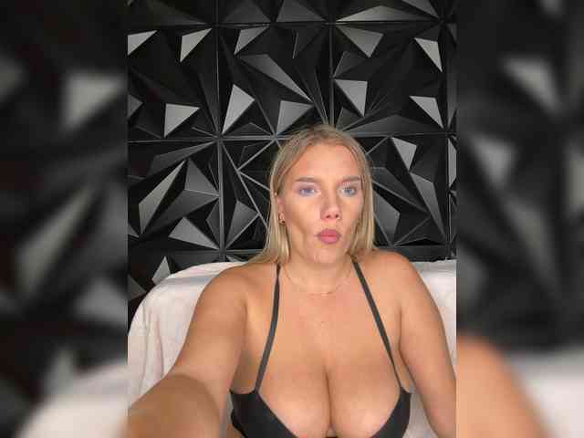 LYALYAtop webcam