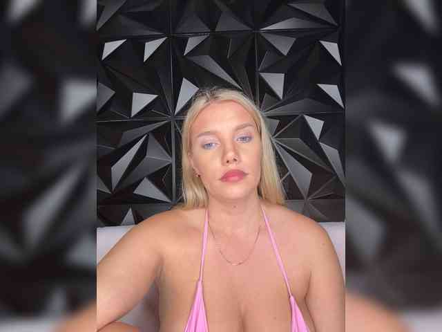 LYALYAtop webcam